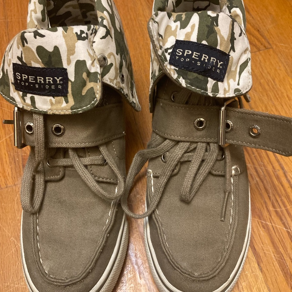 Women’s Sperry Abacos Grey folds down camo size 6 with original box